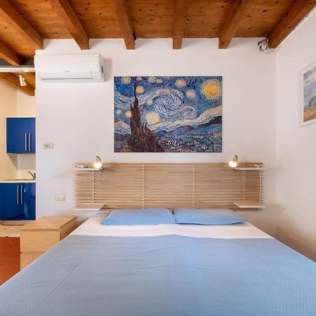 Corte Roveggia - Monolocale Van Gogh Verona Ngoại thất bức ảnh
